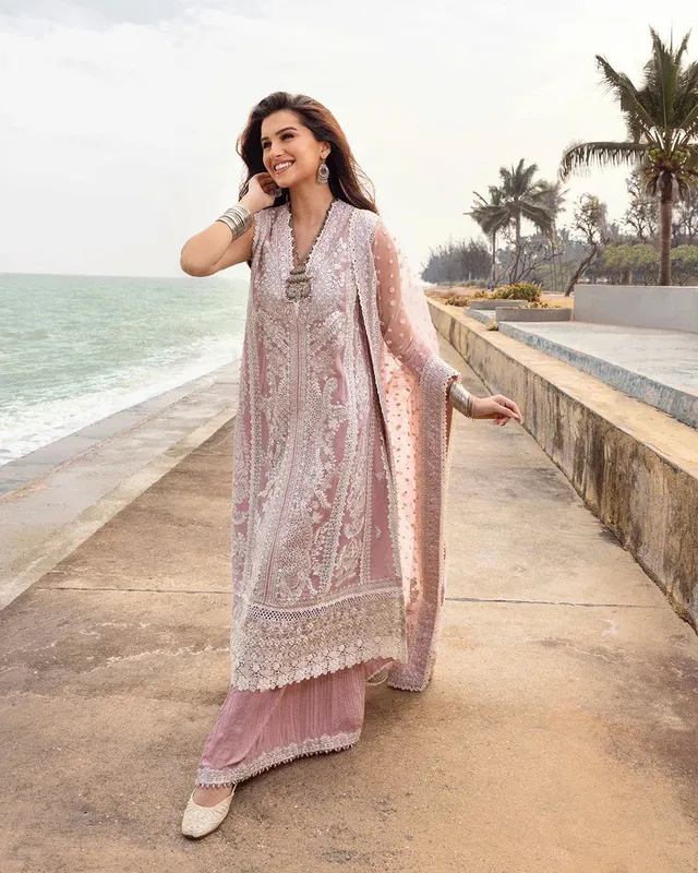 Faiza Saqlain Zinnia Lawn 25 Ivory Organza – view 1 – Poshaq