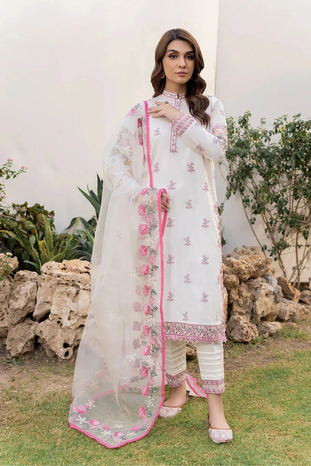 Iznik Lawnkari 24 White Organza – view 4 – Poshaq