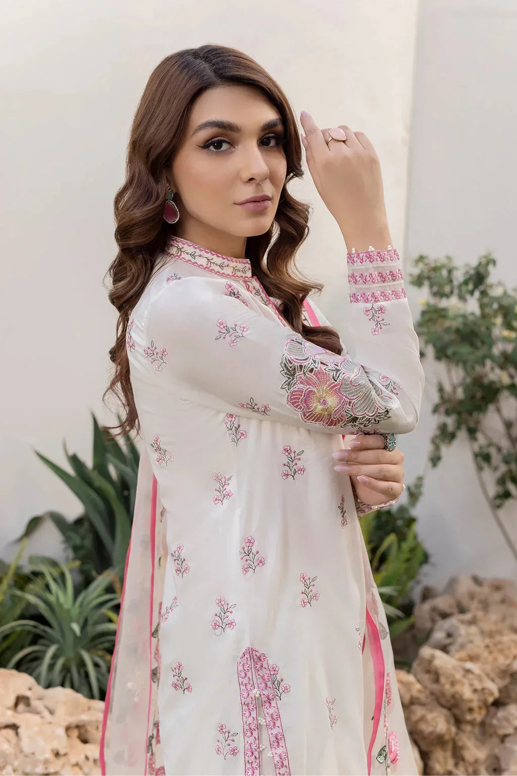 Iznik Lawnkari 24 White Organza – view 6 – Poshaq