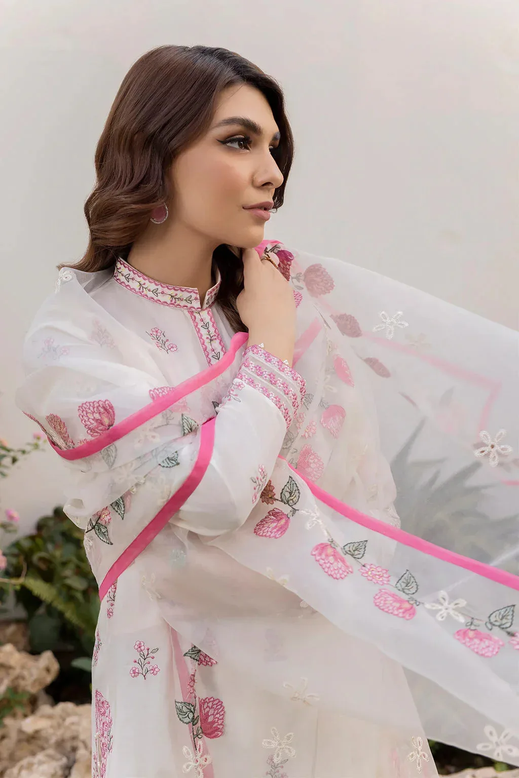 Iznik Lawnkari 24 White Organza – view 7 – Poshaq