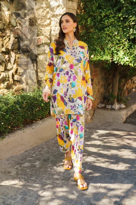 Iznik Ready to Wear Lawn – view 1 – Poshaq