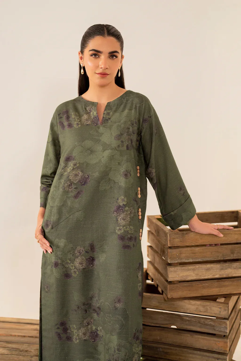 Khaddar shirt and trouser set with side‑open shirt detail – view 3 – Poshaq