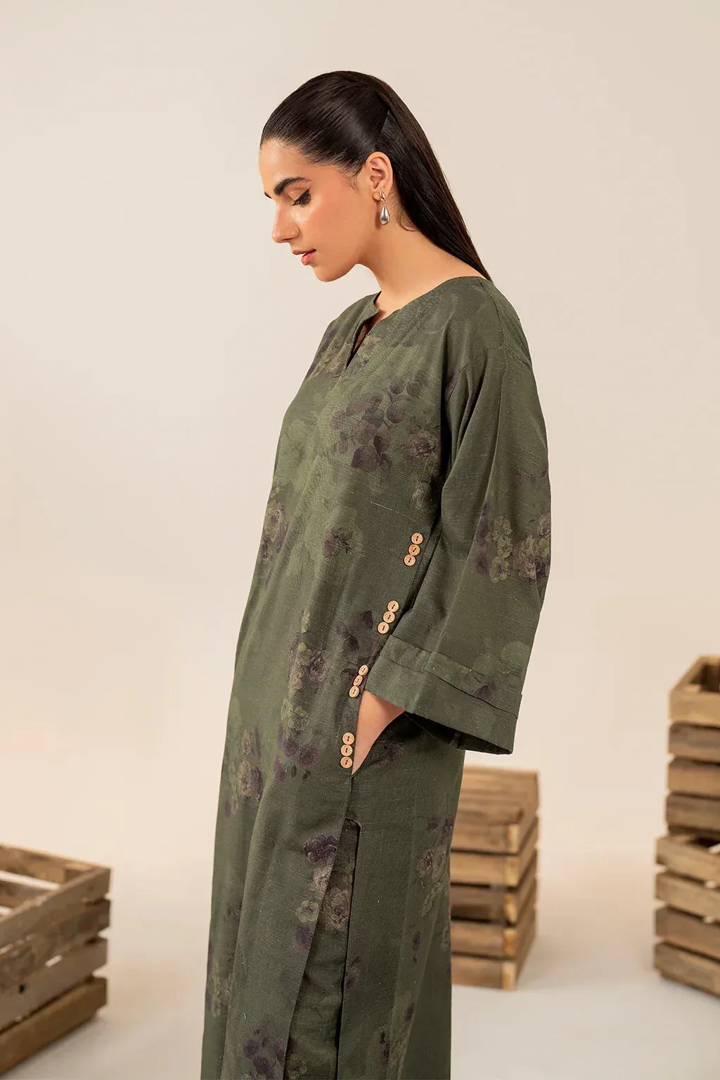 Khaddar shirt and trouser set with side‑open shirt detail – view 4 – Poshaq