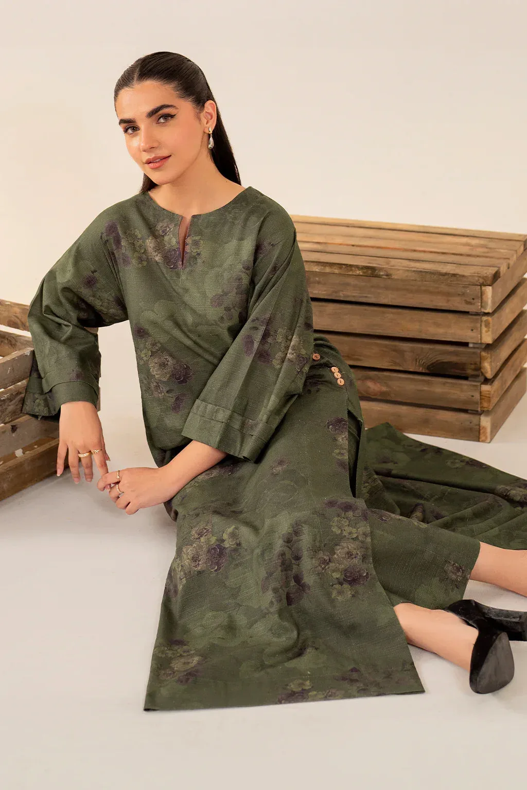 Khaddar shirt and trouser set with side‑open shirt detail – view 6 – Poshaq
