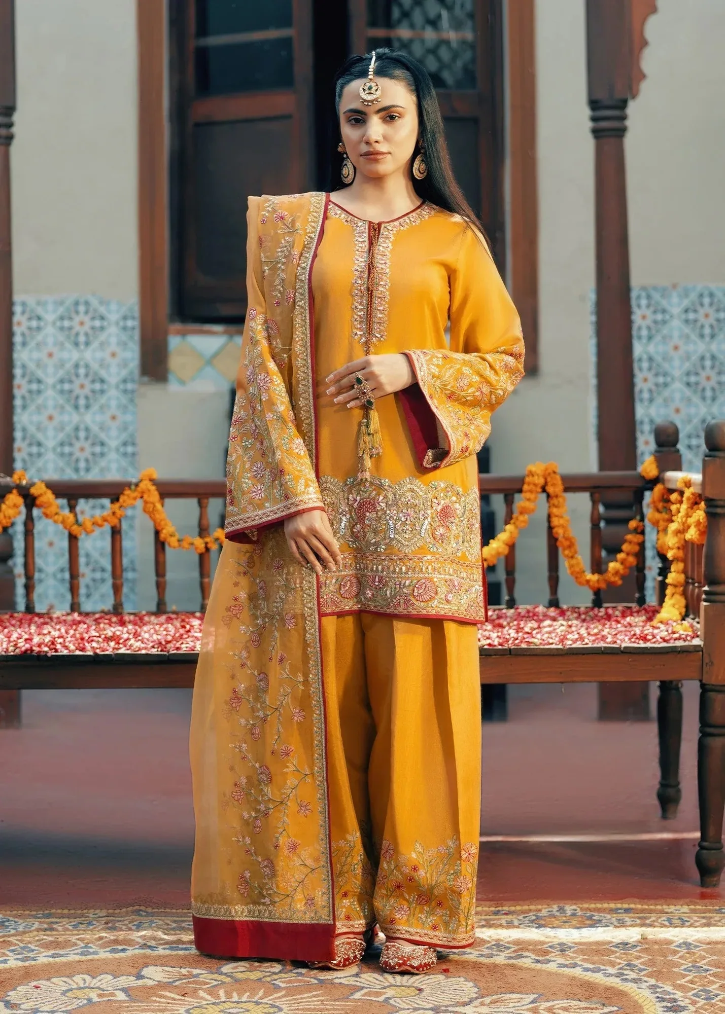 Jamnii Noor e Nazakat Mustard Yellow Raw Silk – view 1 – Poshaq