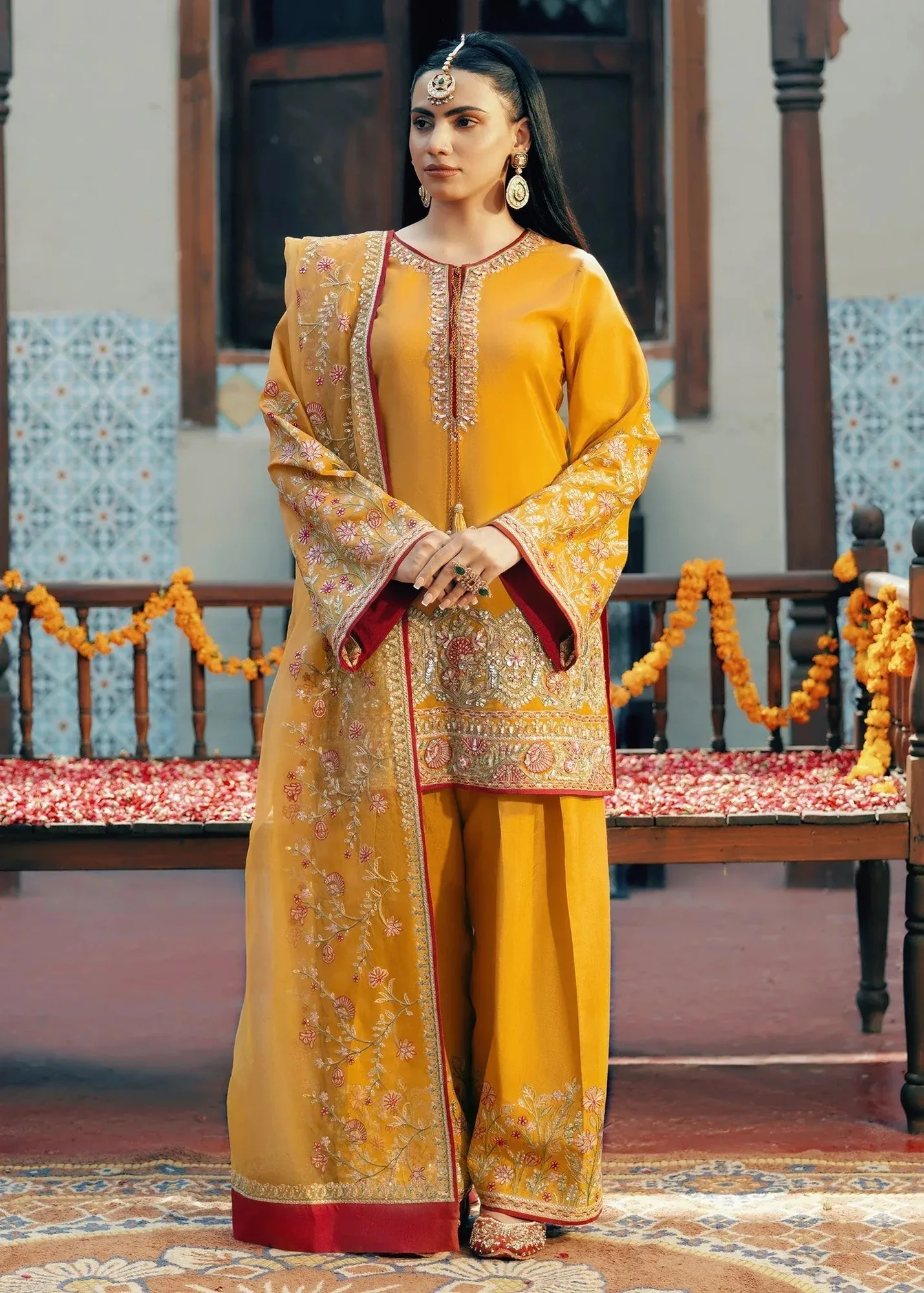 Jamnii Noor e Nazakat Mustard Yellow Raw Silk – view 2 – Poshaq