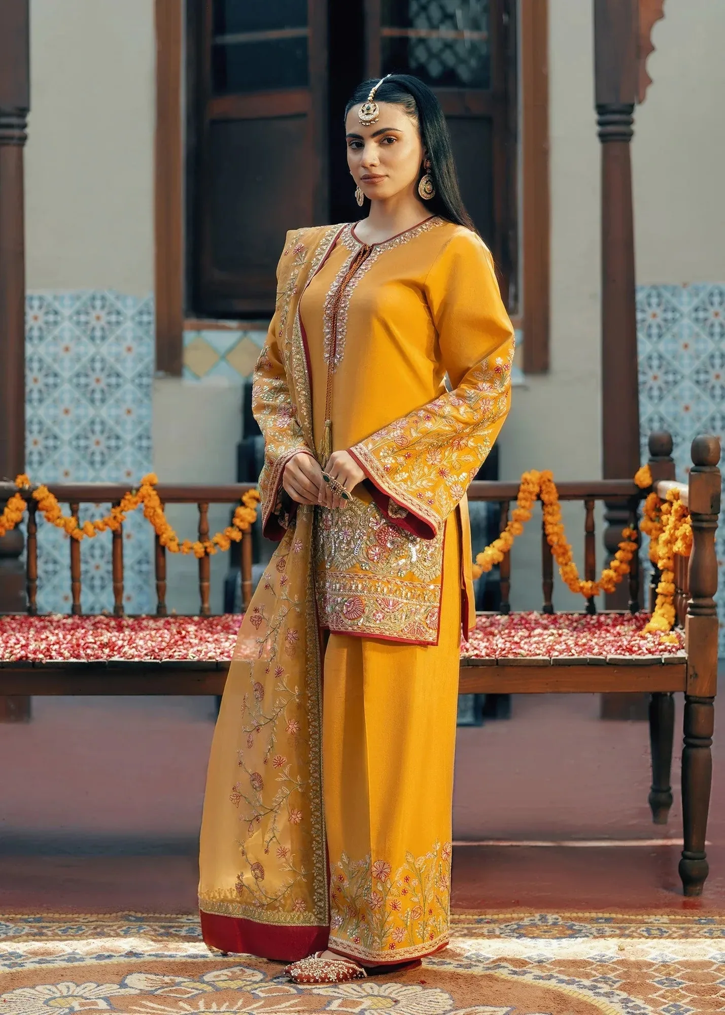 Jamnii Noor e Nazakat Mustard Yellow Raw Silk – view 3 – Poshaq