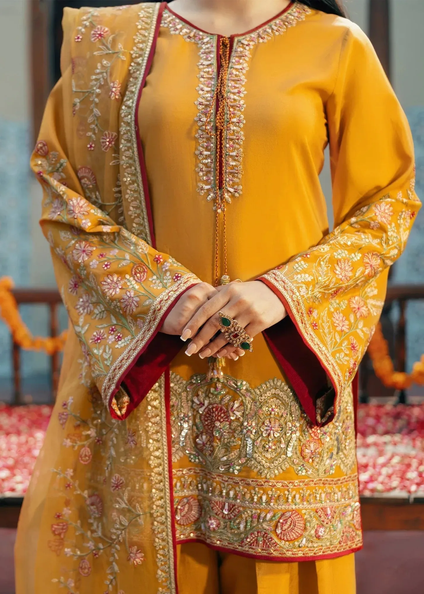 Jamnii Noor e Nazakat Mustard Yellow Raw Silk – view 4 – Poshaq