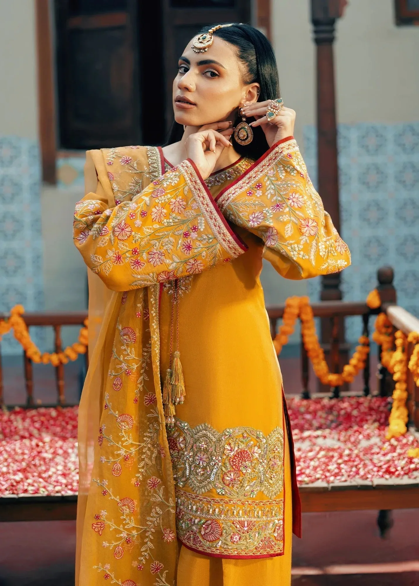 Jamnii Noor e Nazakat Mustard Yellow Raw Silk – view 5 – Poshaq