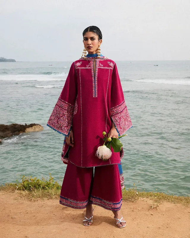 Jugnu SS 25 Dust Red Organza – view 1 – Poshaq