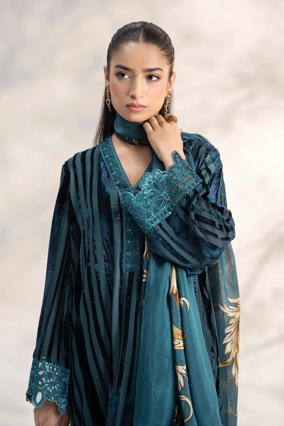 Maria B Casual Pret 2024 Black Linen – view 3 – Poshaq