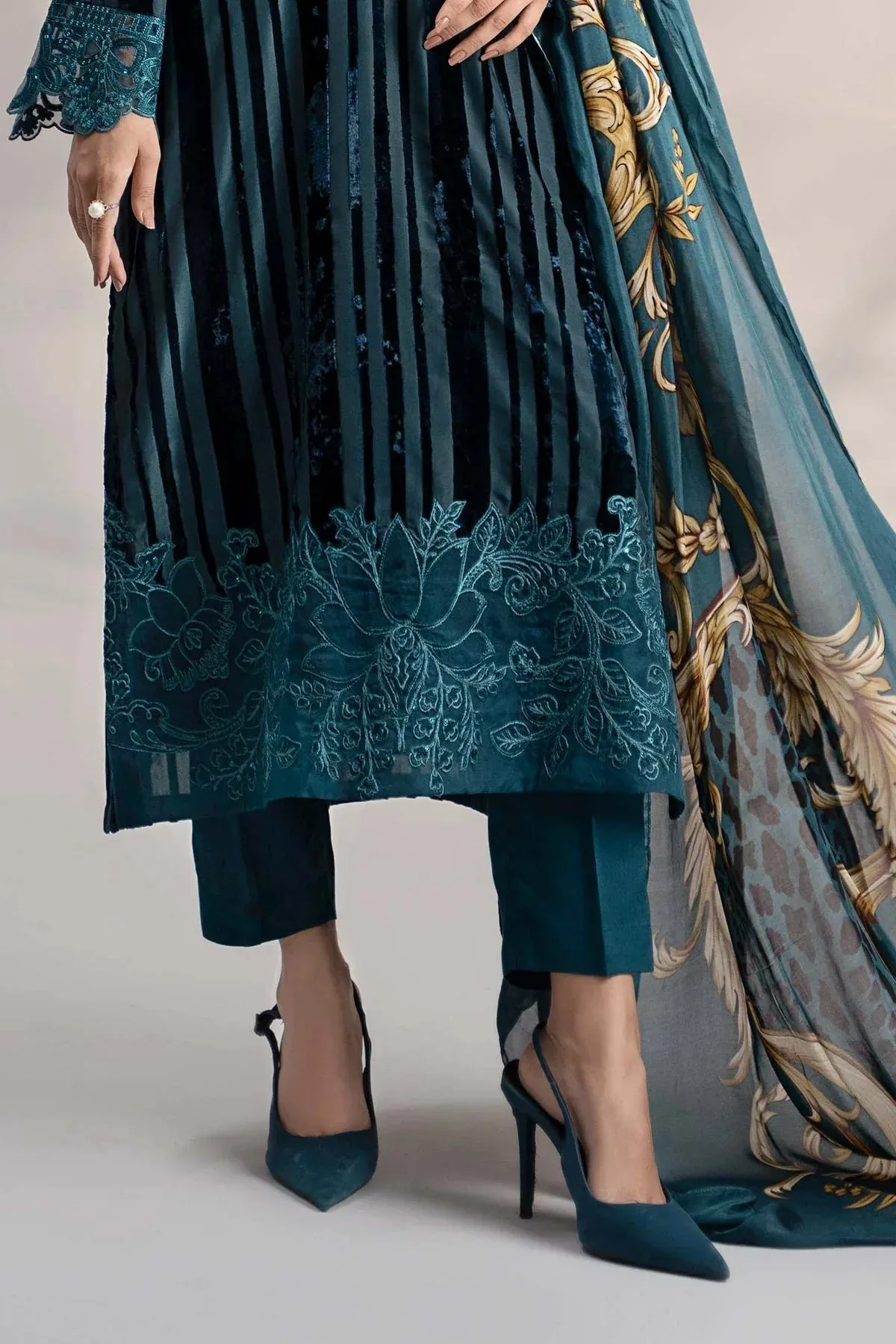 Maria B Casual Pret 2024 Black Linen – view 5 – Poshaq