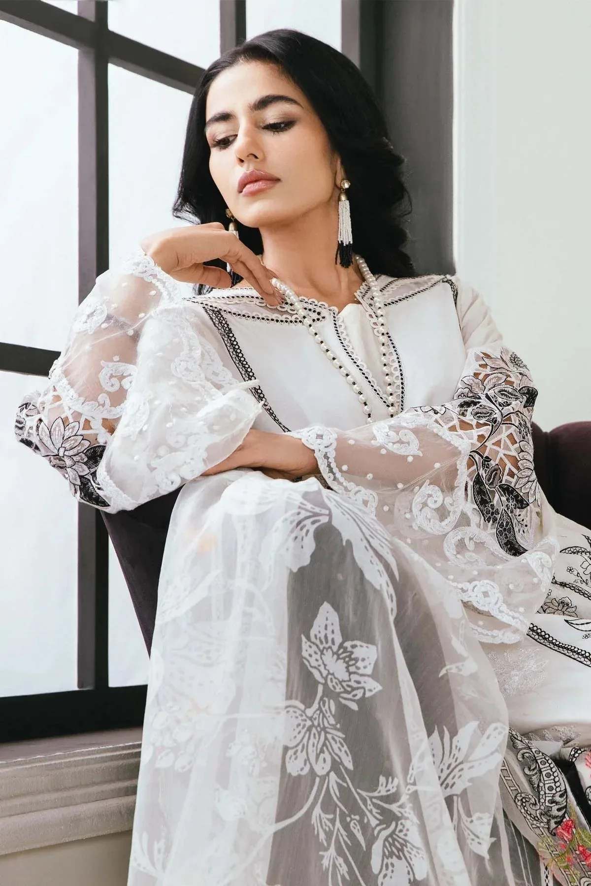 Maria B Casual Pret 2024 White Organza – view 3 – Poshaq