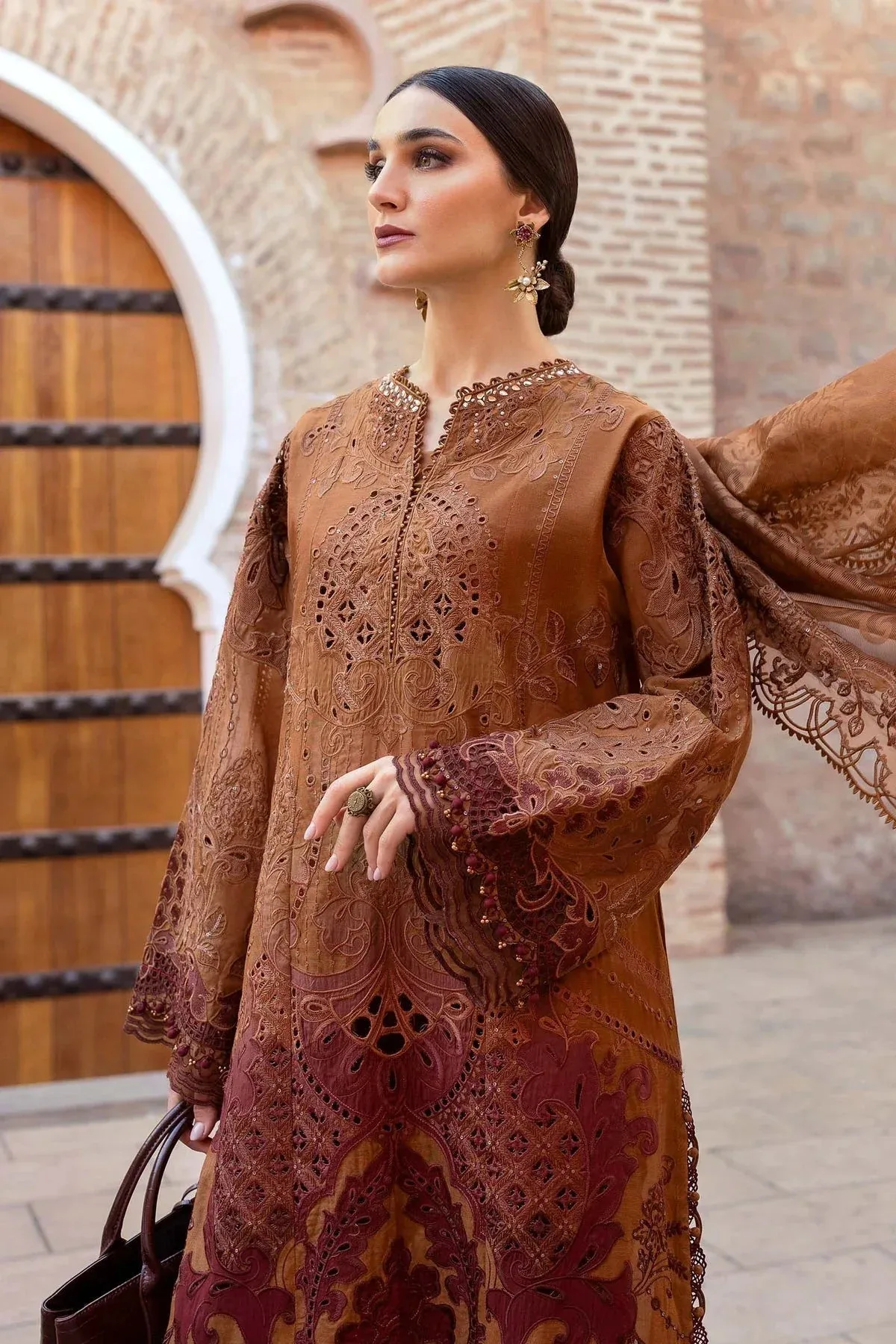 Maria B Luxury Lawn 25 Rust Organza – view 3 – Poshaq