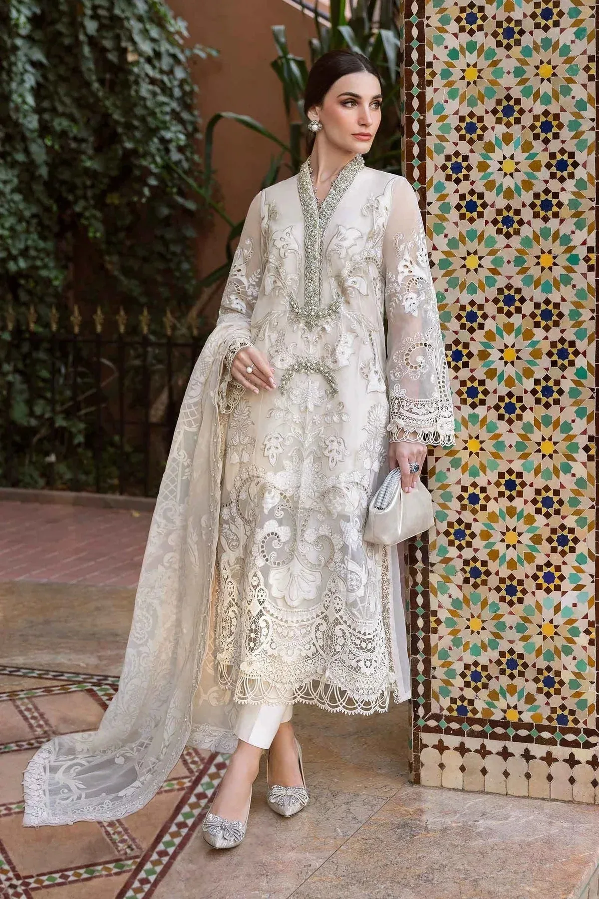Maria B Luxury Lawn 25 White Organza – view 2 – Poshaq