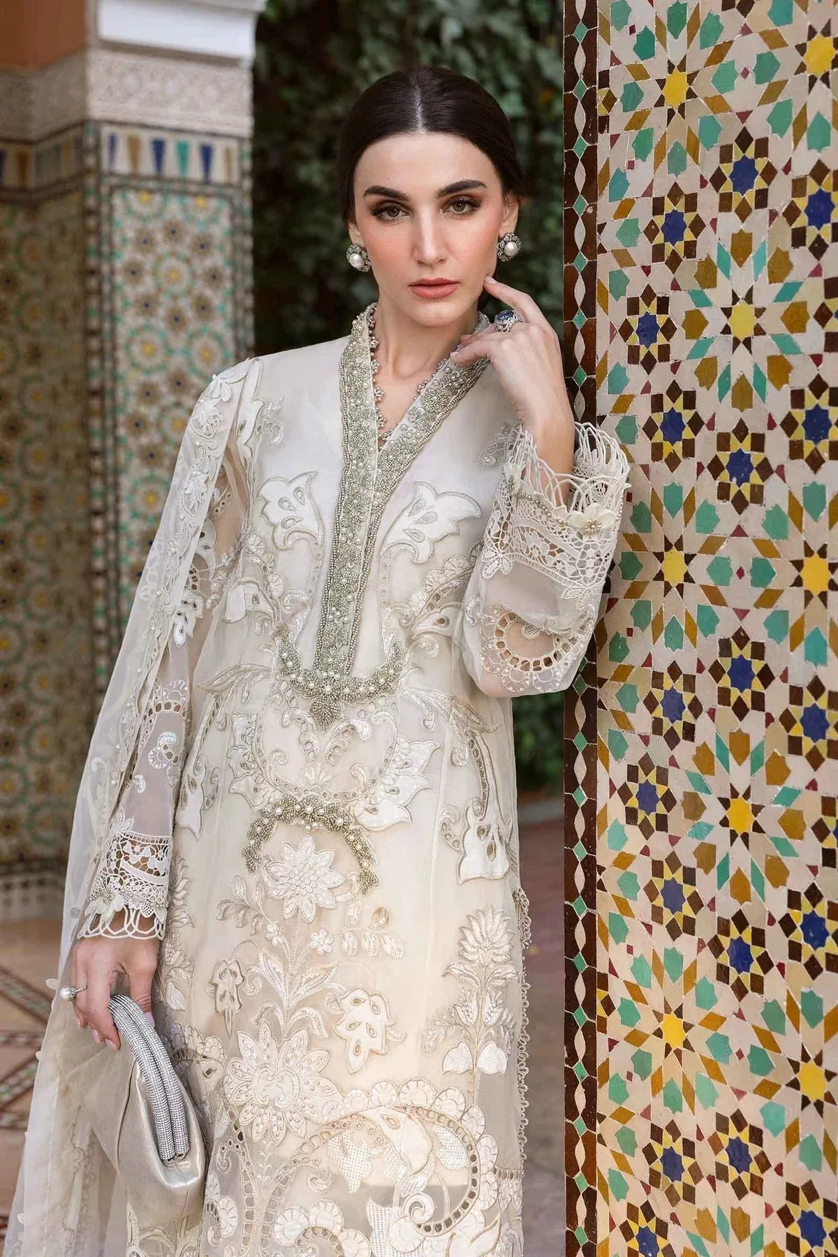 Maria B Luxury Lawn 25 White Organza – view 3 – Poshaq