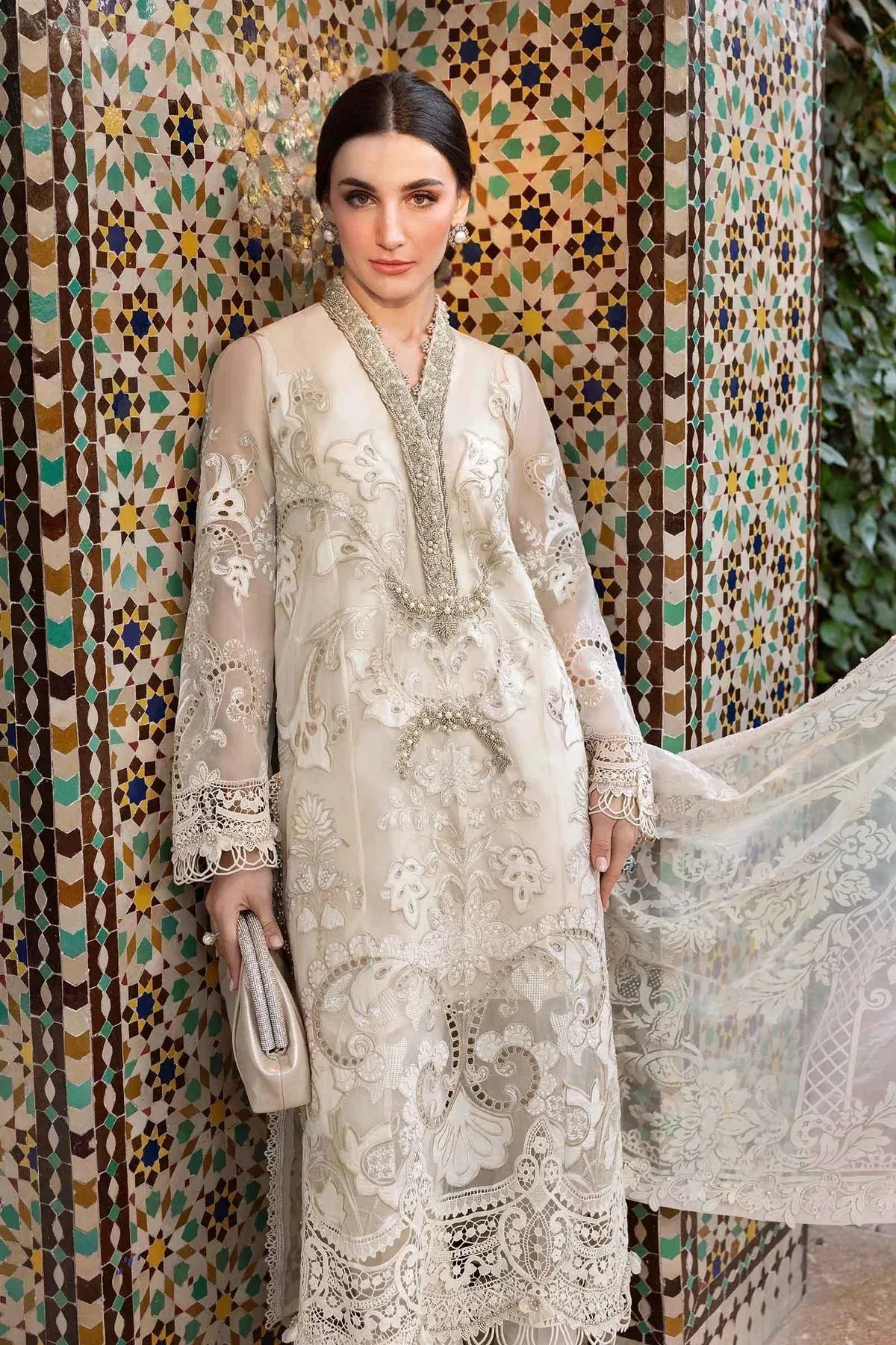 Maria B Luxury Lawn 25 White Organza – view 4 – Poshaq
