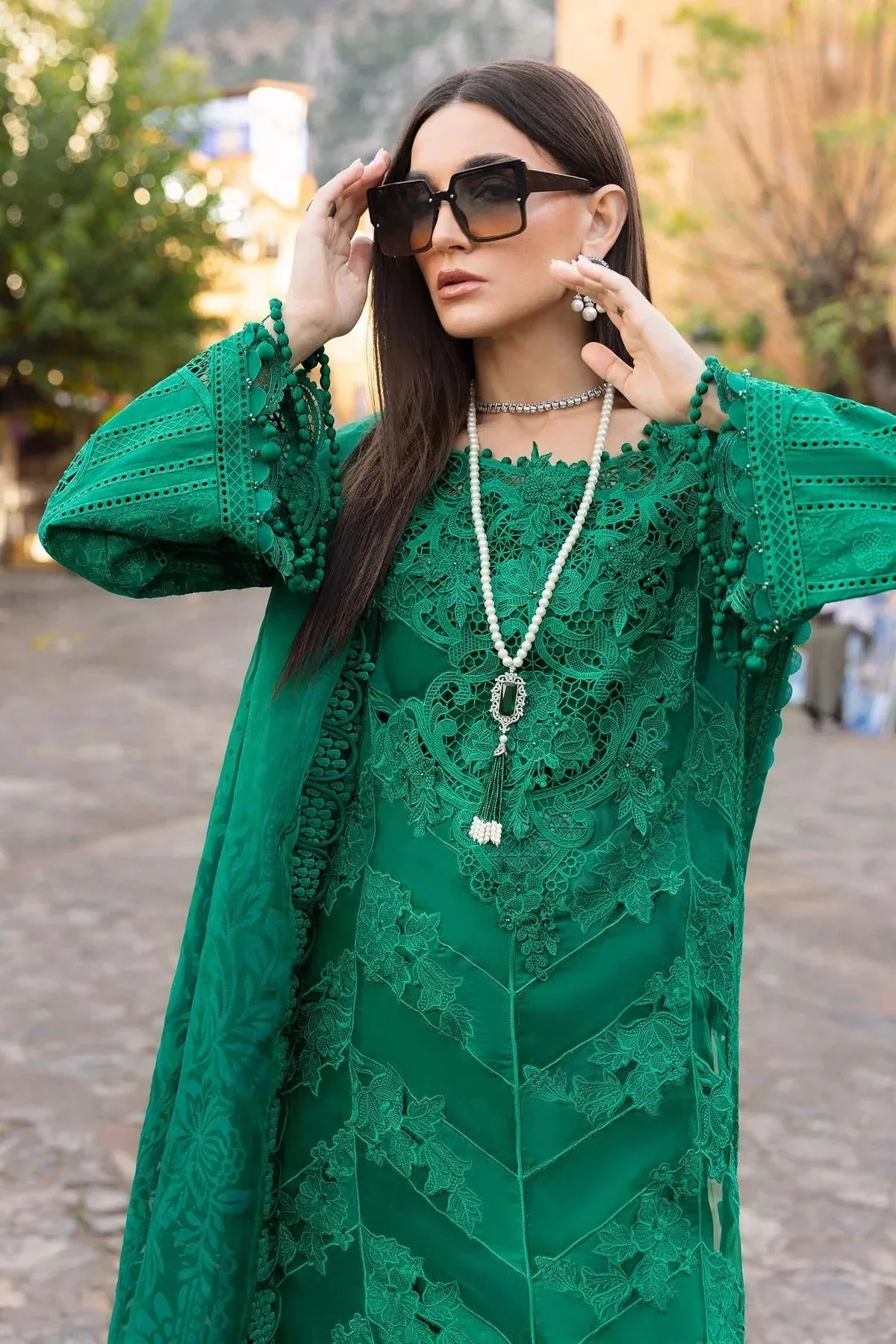 Maria B Luxury Lawn 25 Green Organza – view 5 – Poshaq