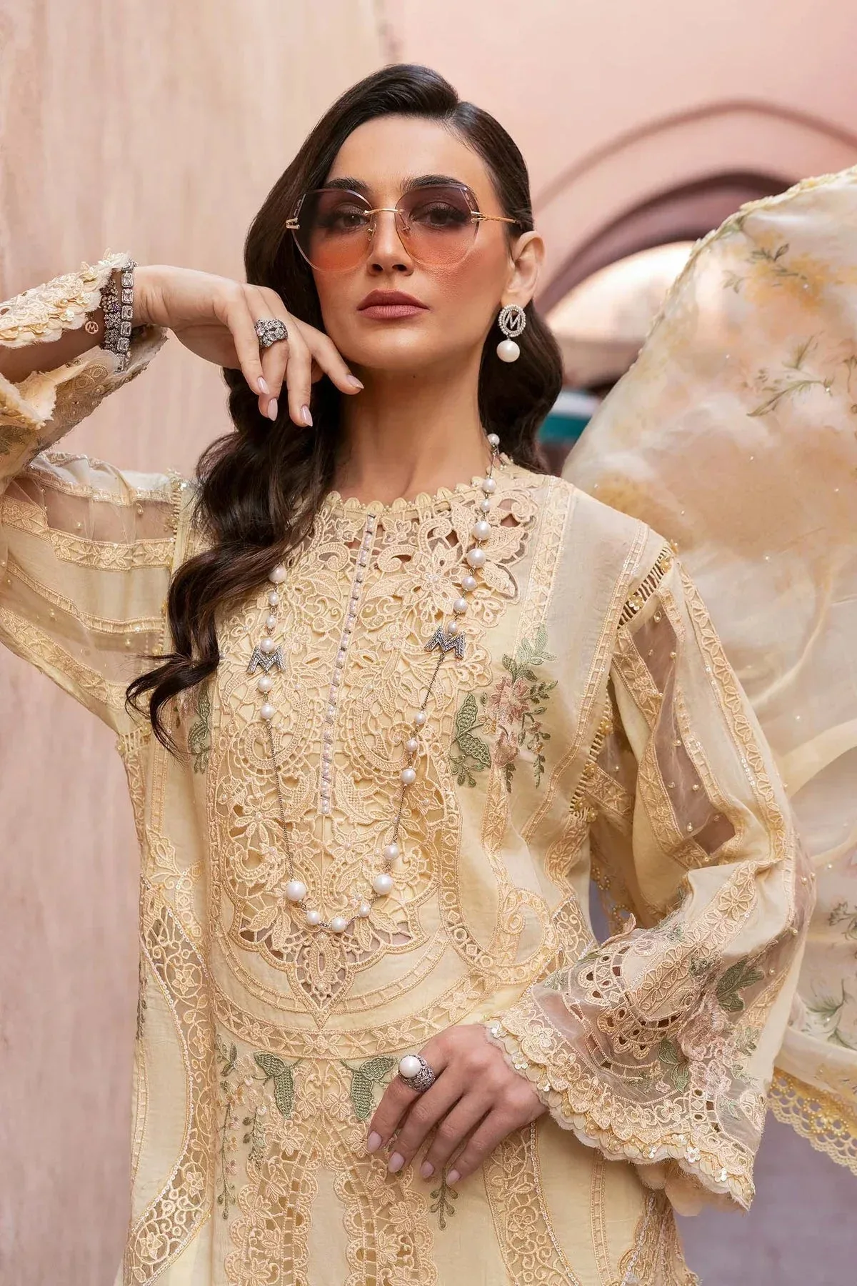 Maria B Luxury Lawn 25 Yellow Organza – view 3 – Poshaq