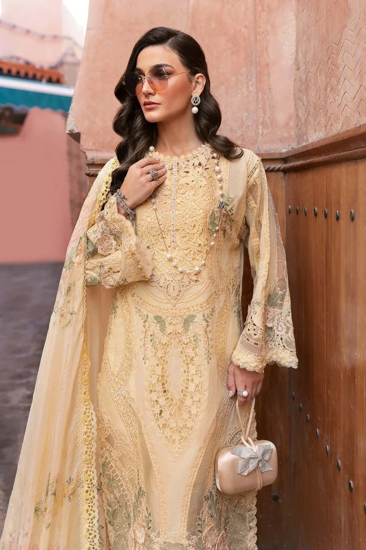 Maria B Luxury Lawn 25 Yellow Organza – view 4 – Poshaq