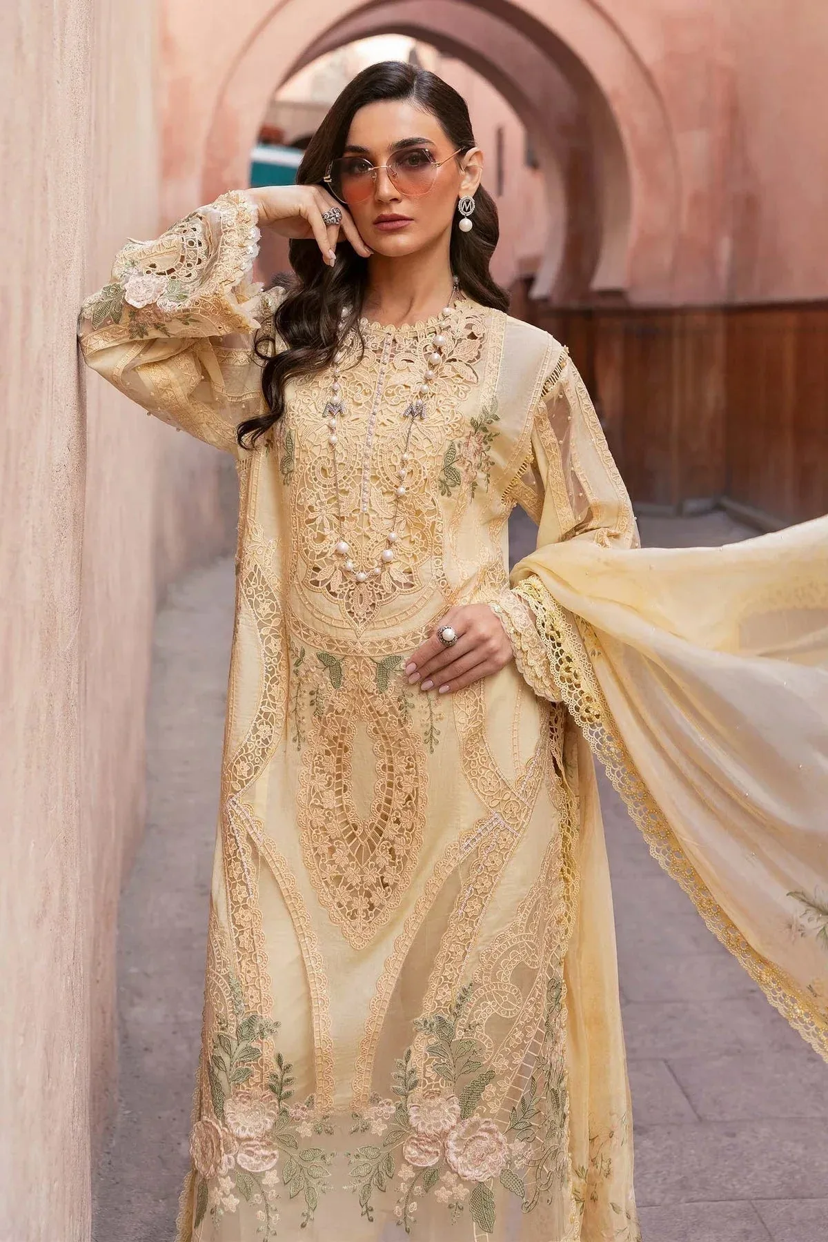 Maria B Luxury Lawn 25 Yellow Organza – view 5 – Poshaq