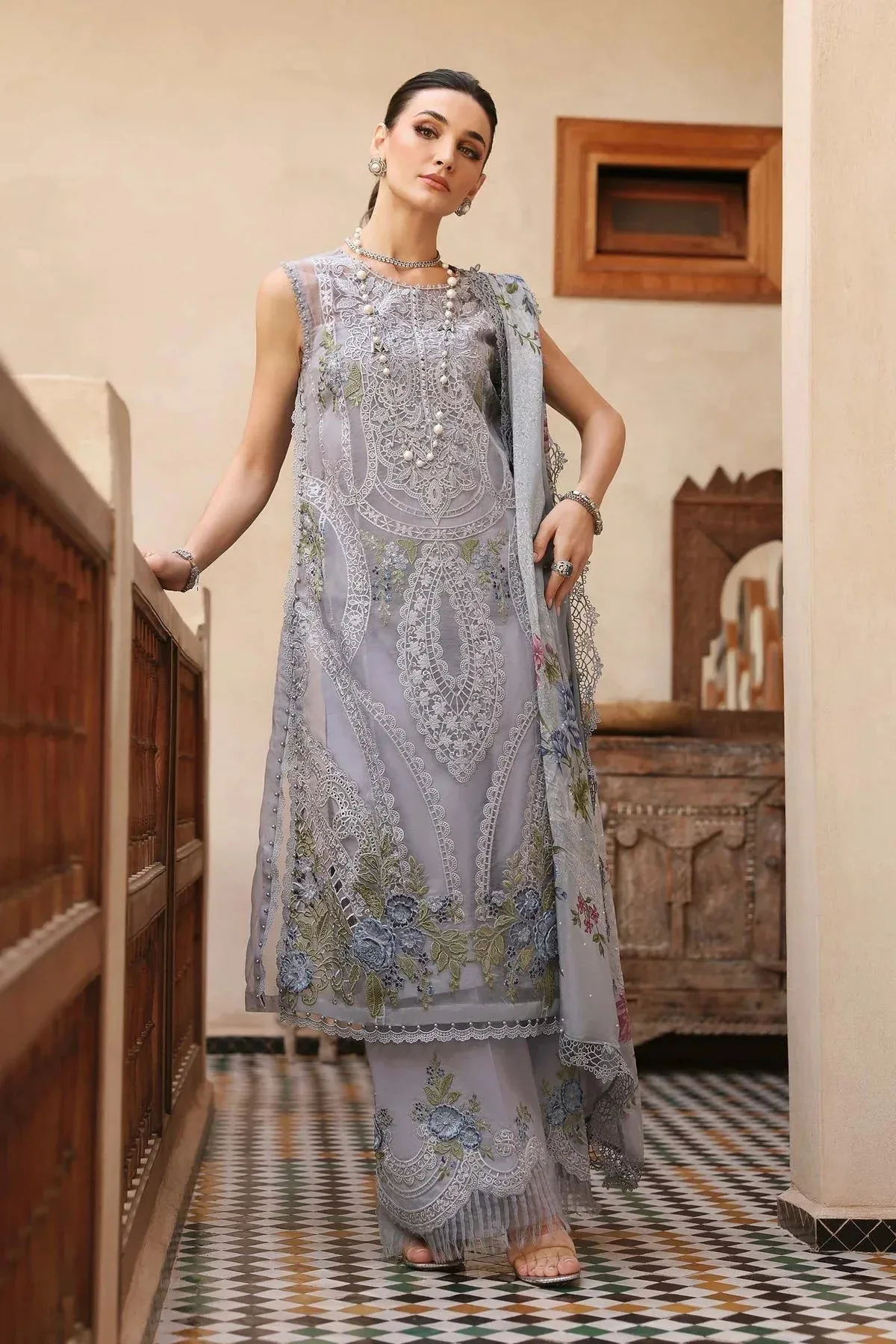 Maria B Luxury Lawn 25 Blue Organza – view 2 – Poshaq