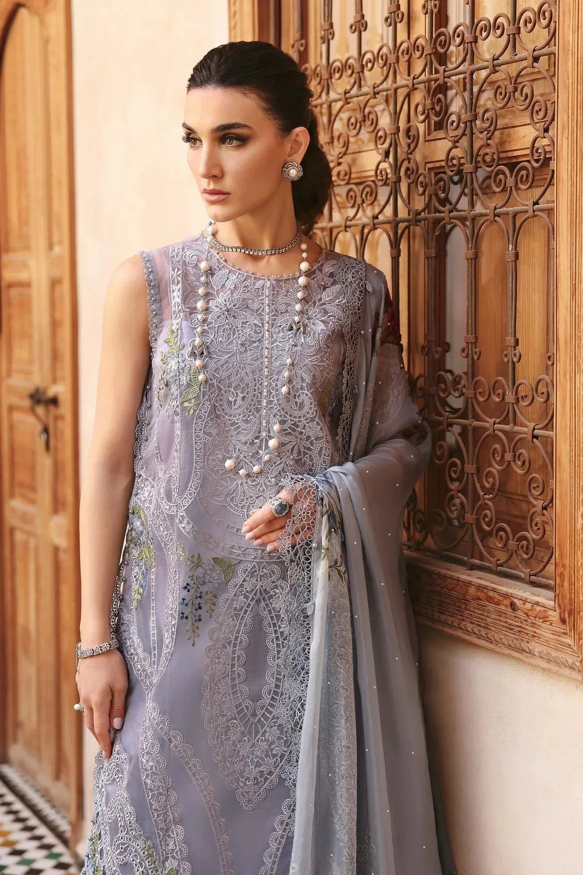 Maria B Luxury Lawn 25 Blue Organza – view 4 – Poshaq