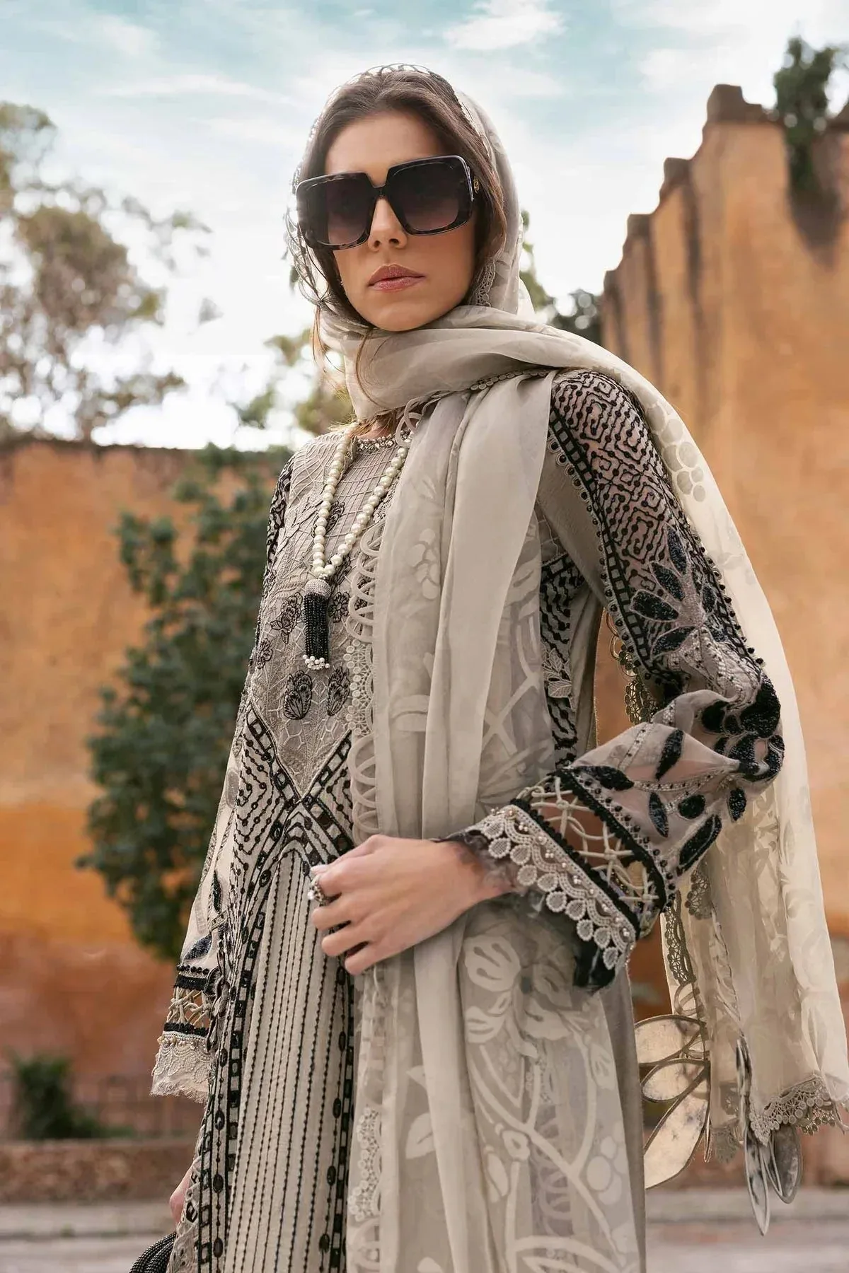 Maria B Luxury Lawn 25 Grey Organza – view 3 – Poshaq