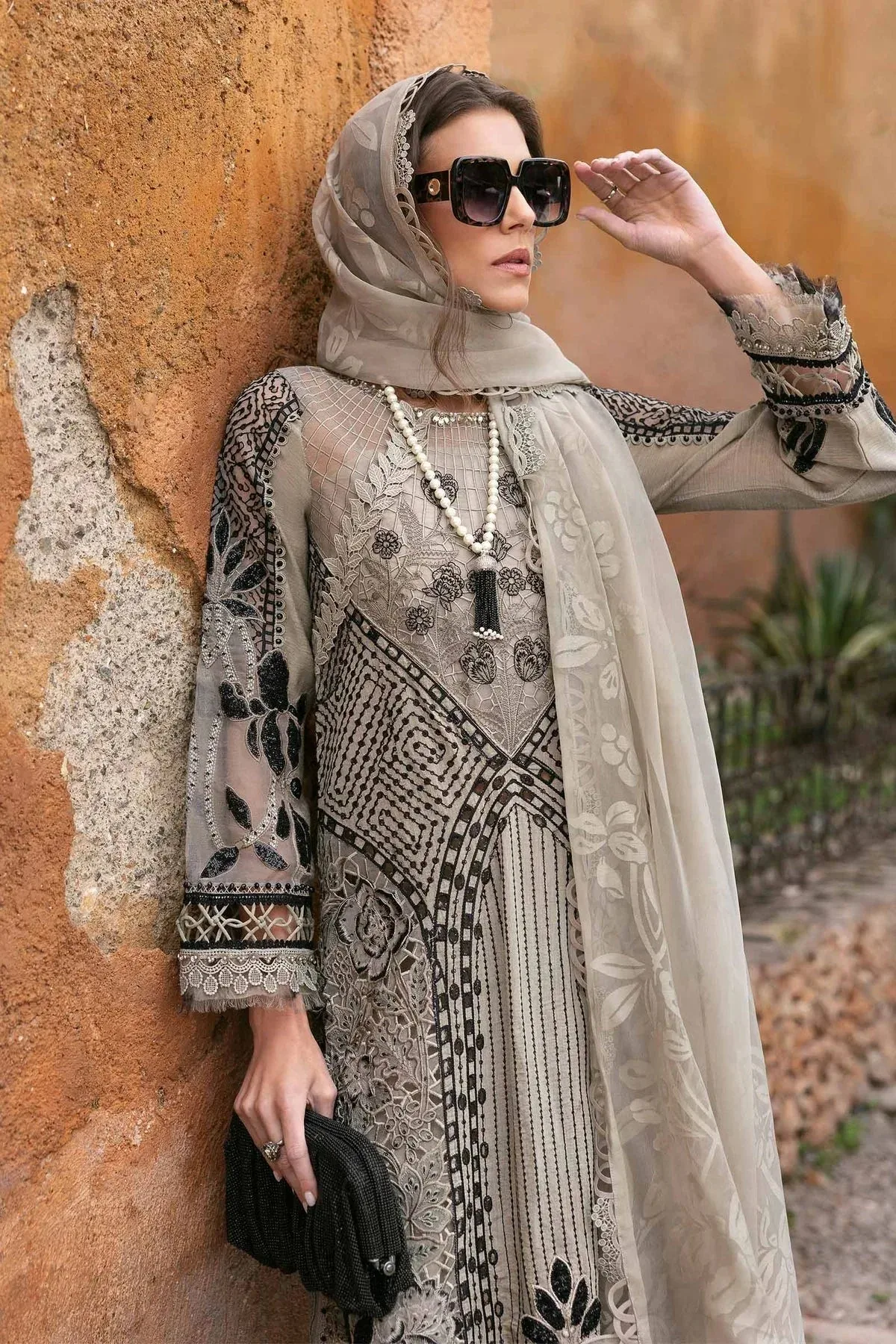 Maria B Luxury Lawn 25 Grey Organza – view 4 – Poshaq