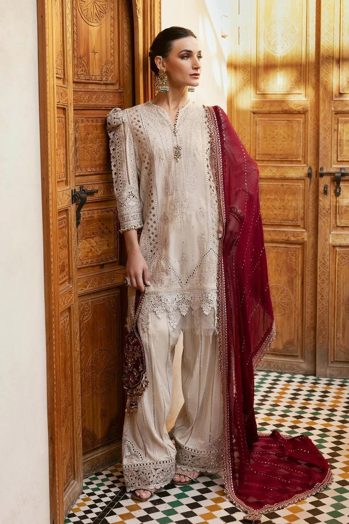 Maria B Luxury Lawn 25 Beige Organza – view 2 – Poshaq