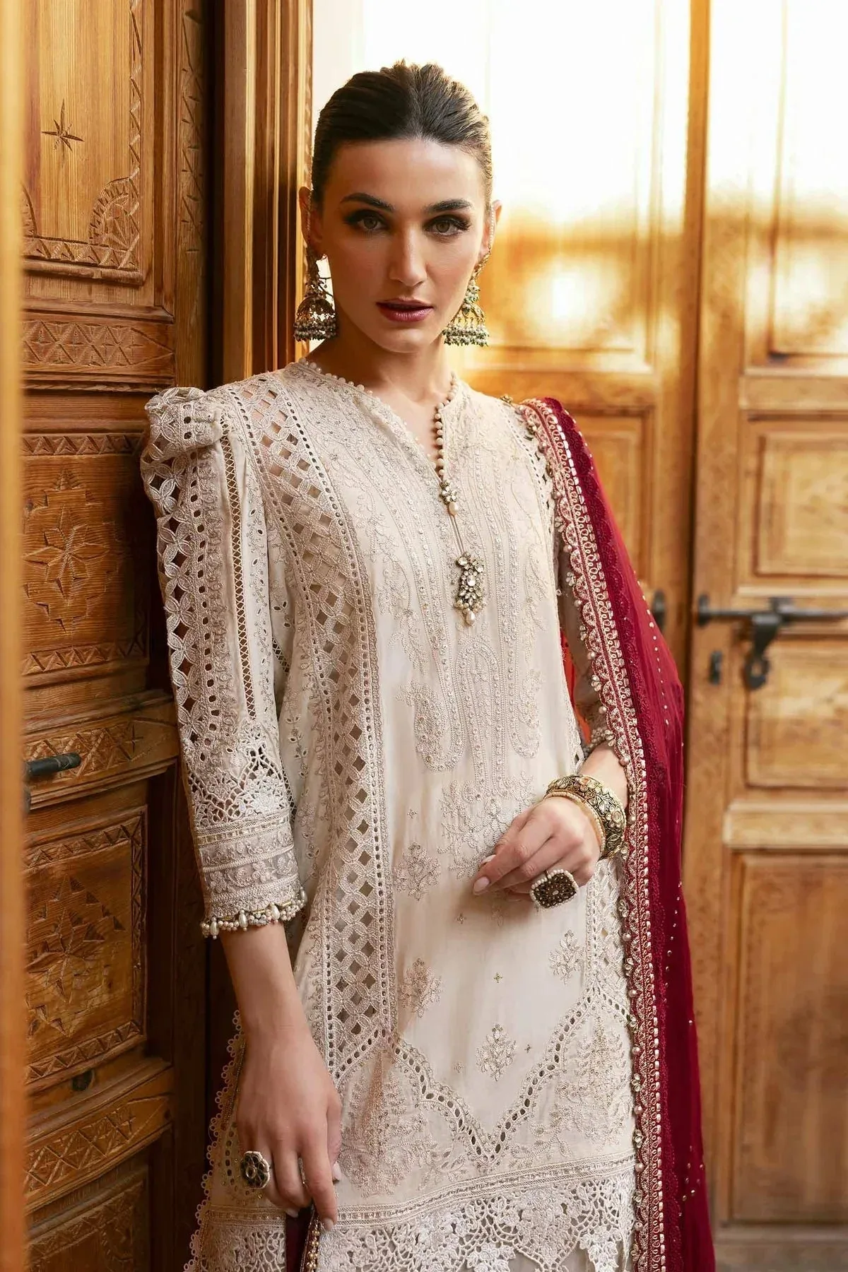 Maria B Luxury Lawn 25 Beige Organza – view 3 – Poshaq