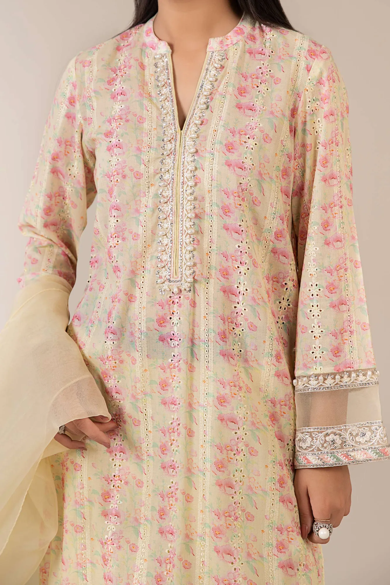 Maria B Luxury Pret 25 Yellow Organza – view 3 – Poshaq