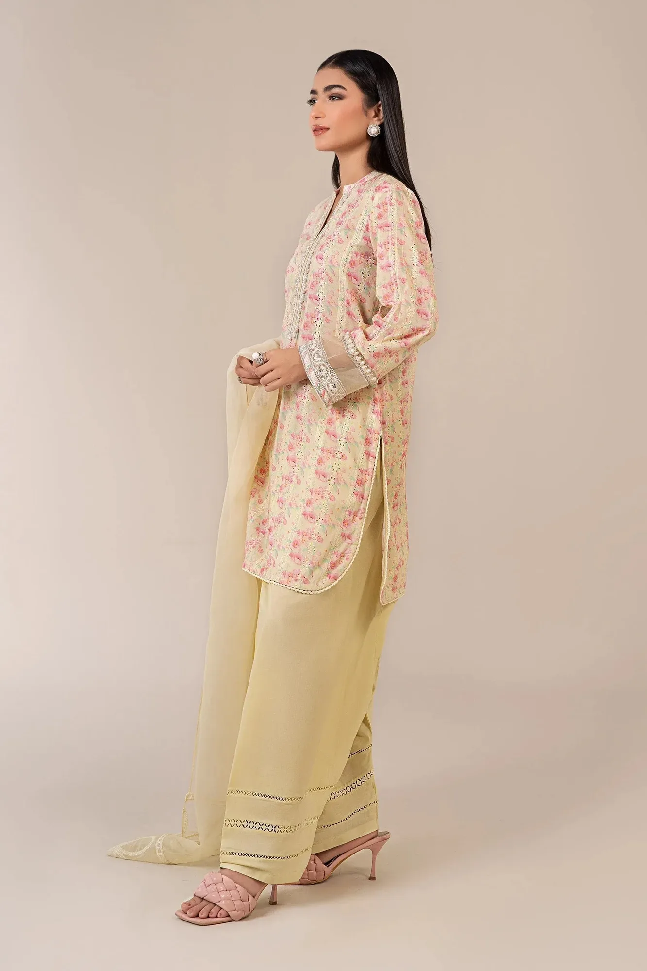 Maria B Luxury Pret 25 Yellow Organza – view 4 – Poshaq