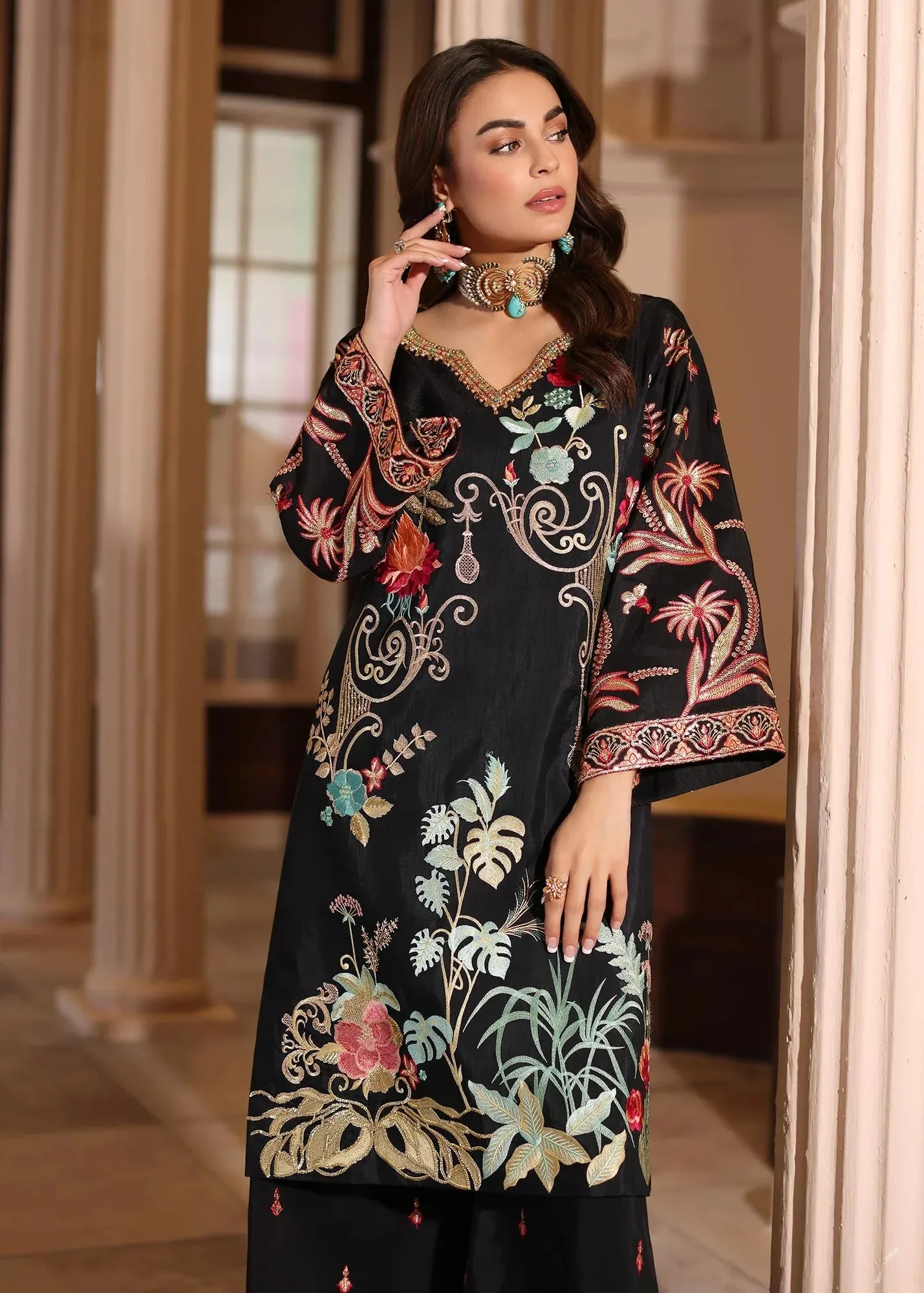 Waqas Shah Meh-E-Nur Black Raw Silk – view 3 – Poshaq