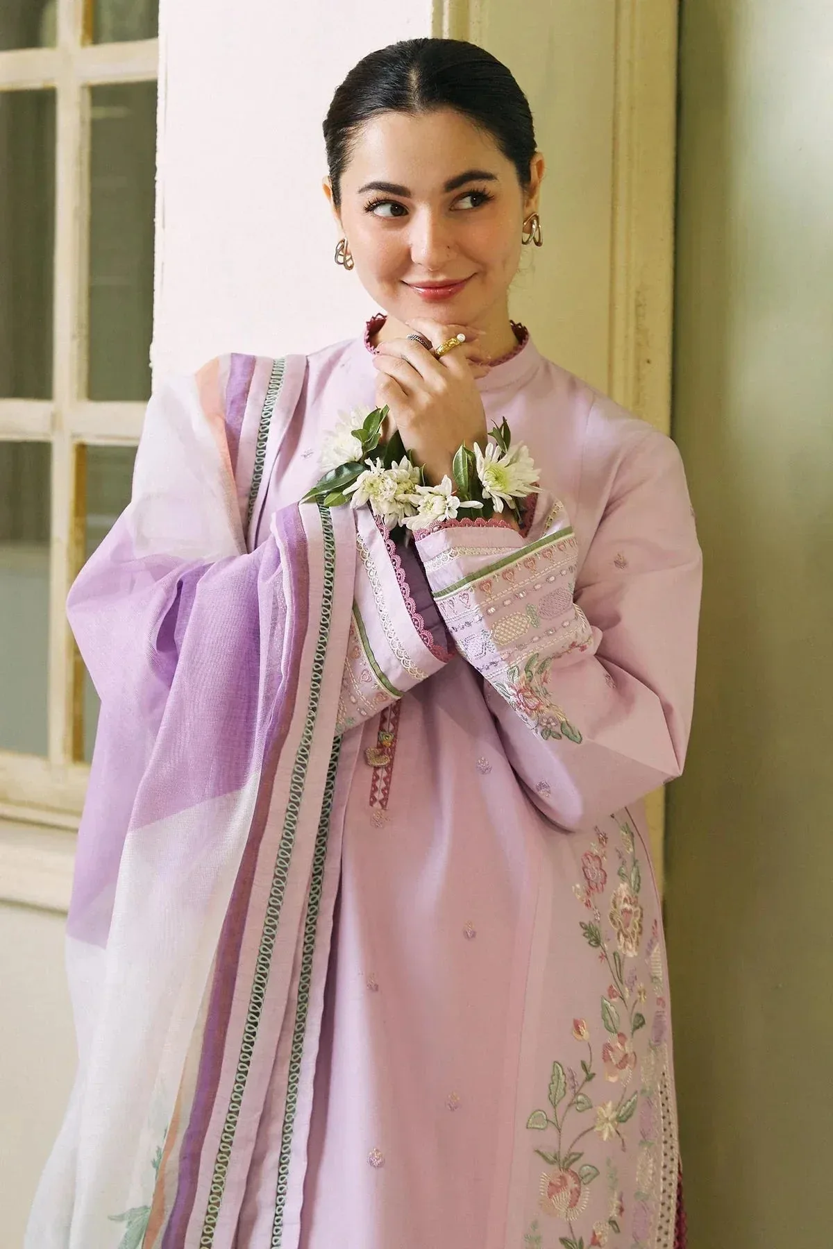 Lilac three‑piece lawn suit with embroidered shirt, trousers and dupatta – view 3 – Poshaq