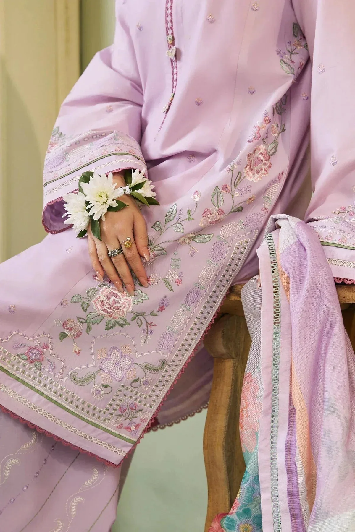 Lilac three‑piece lawn suit with embroidered shirt, trousers and dupatta – view 5 – Poshaq