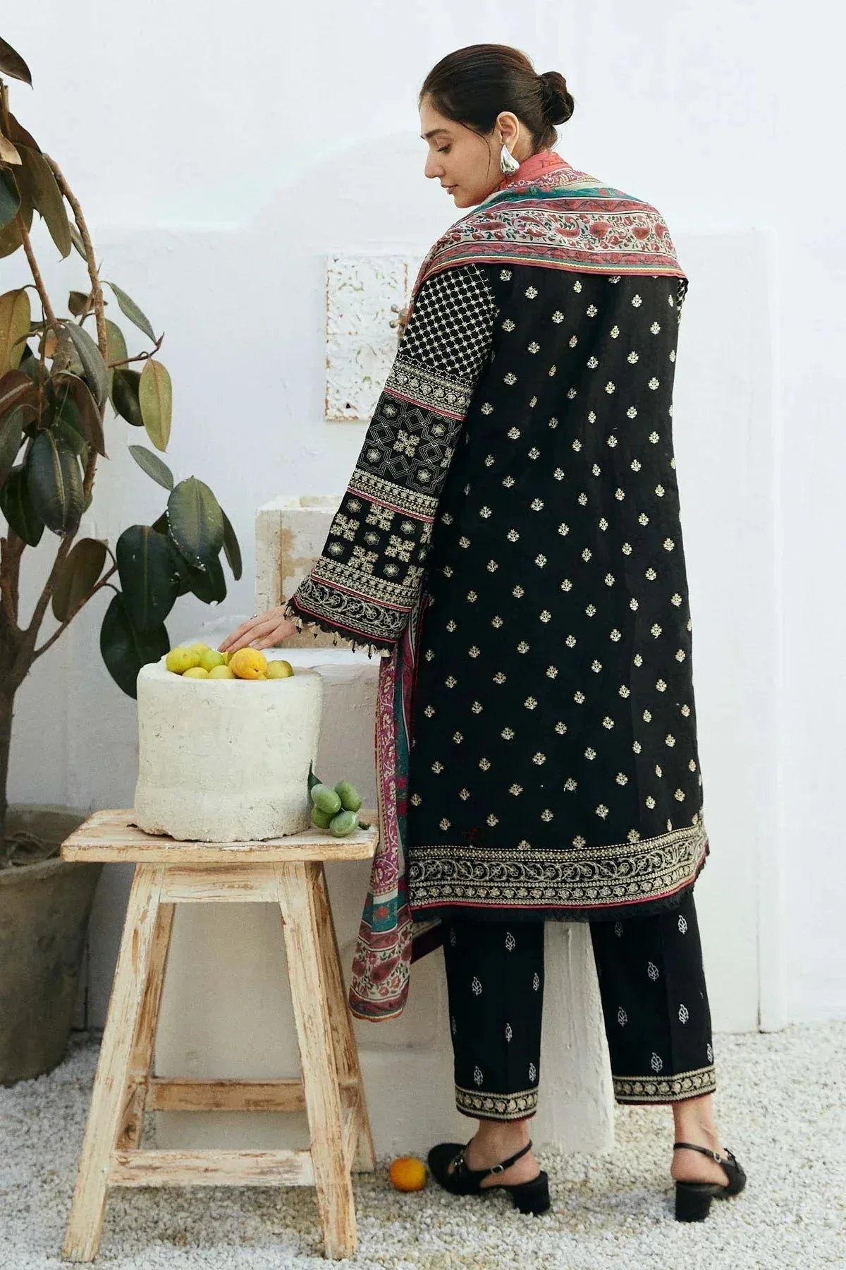 Zara Shahjahan Coco Lawn Eid Edit 24 Black Raw Silk – view 2 – Poshaq
