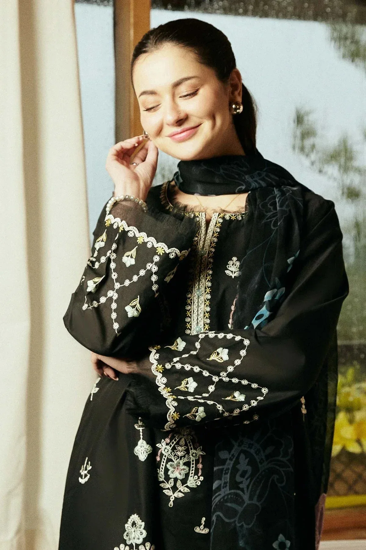 Zara Shahjahan Coco Lawn Vol 2 Black Organza – view 3 – Poshaq