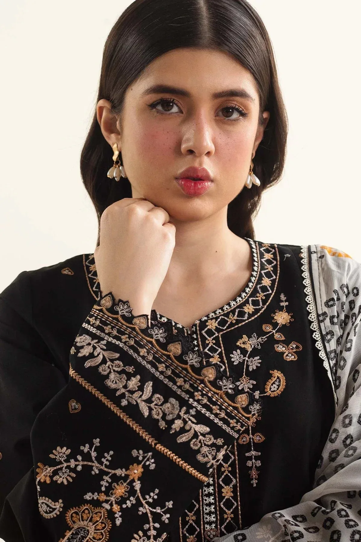Zara Shahjahan Coco Lawn Vol 2 Black Organza – view 4 – Poshaq