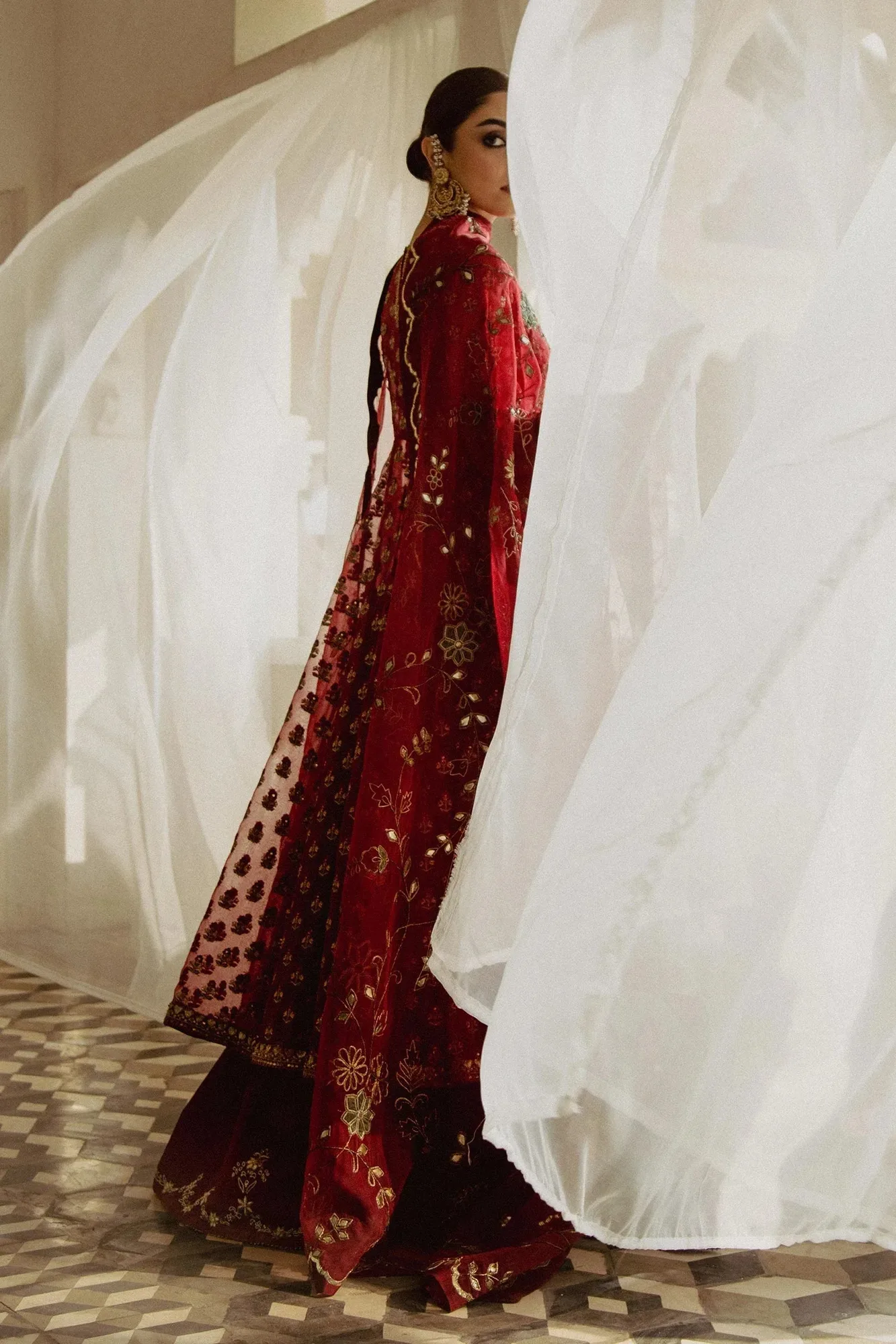 Zara Shahjahan Bridal 2024 Red Organza – view 2 – Poshaq