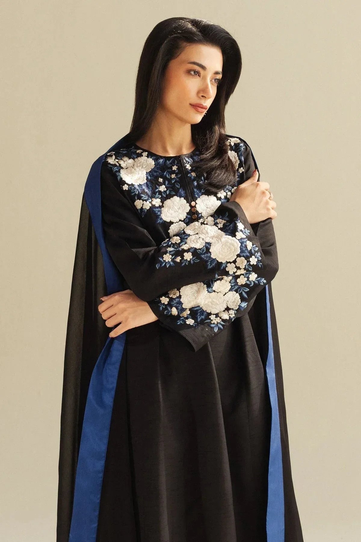 Black georgette and silk outfit with chiffon dupatta – view 3 – Poshaq