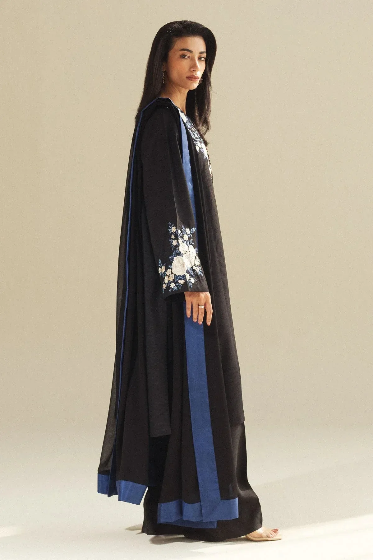 Black georgette and silk outfit with chiffon dupatta – view 4 – Poshaq