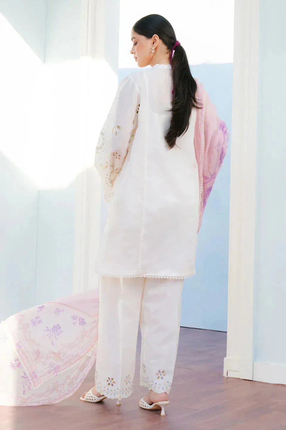 Zara Shahjahan Coco Lawn 25 White Chiffon – view 2 – Poshaq