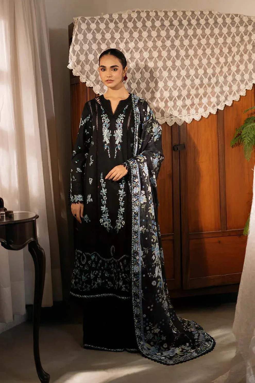 Zarposh Sajni Lawn 25 Organza – view 1 – Poshaq