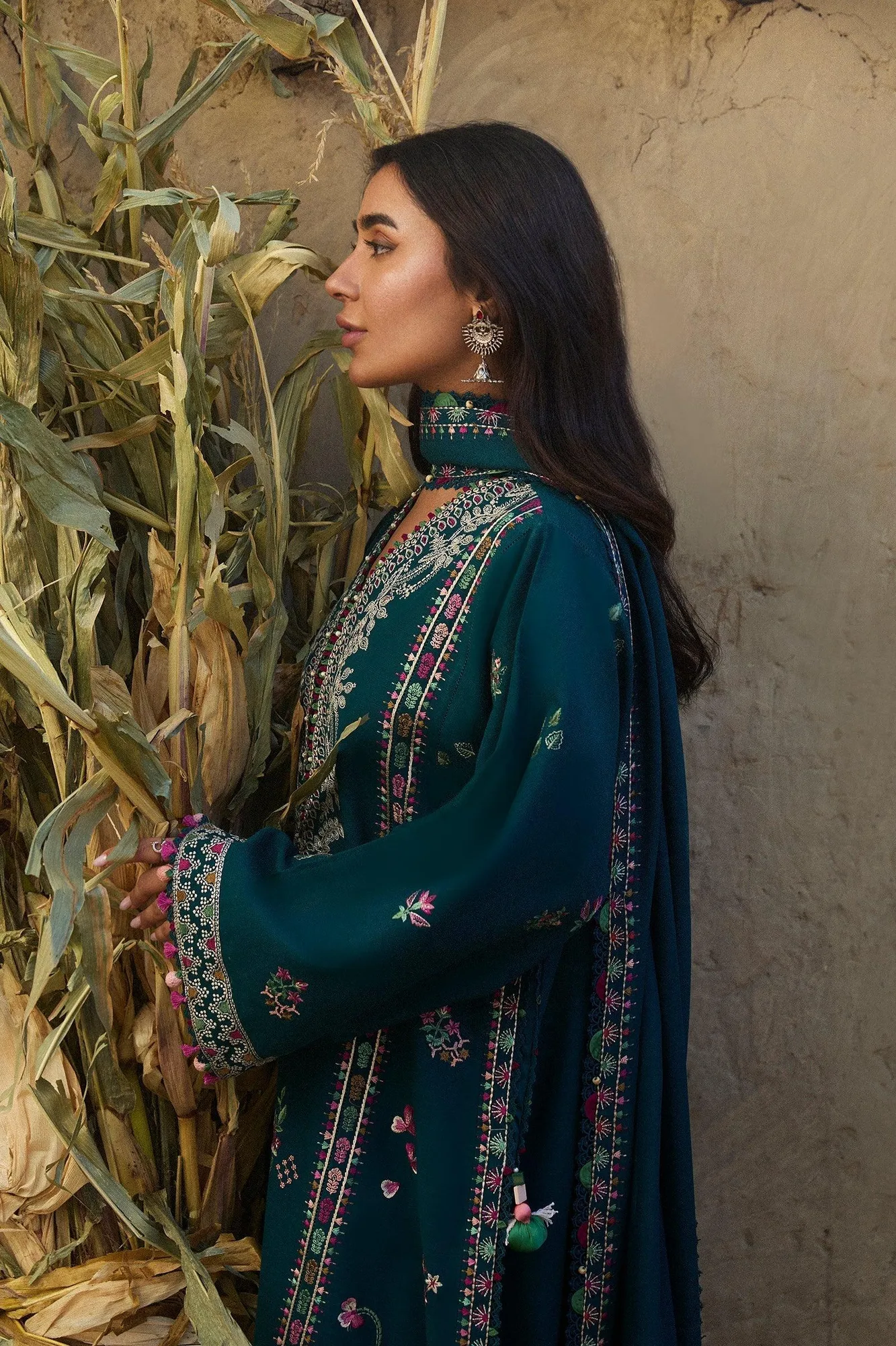 Zaha Winter 2024 Ivory Khaddar – view 3 – Poshaq