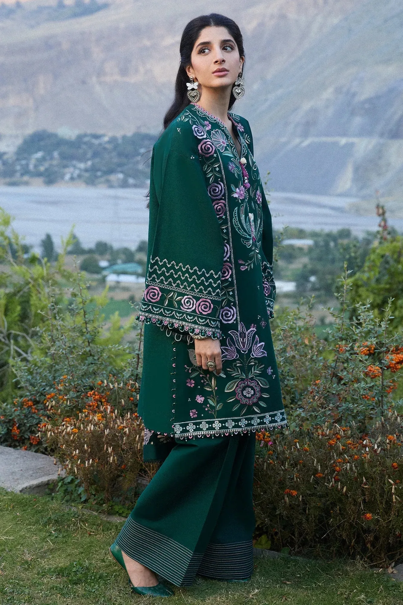 Zaha Winter 2024 Green Khaddar – view 2 – Poshaq
