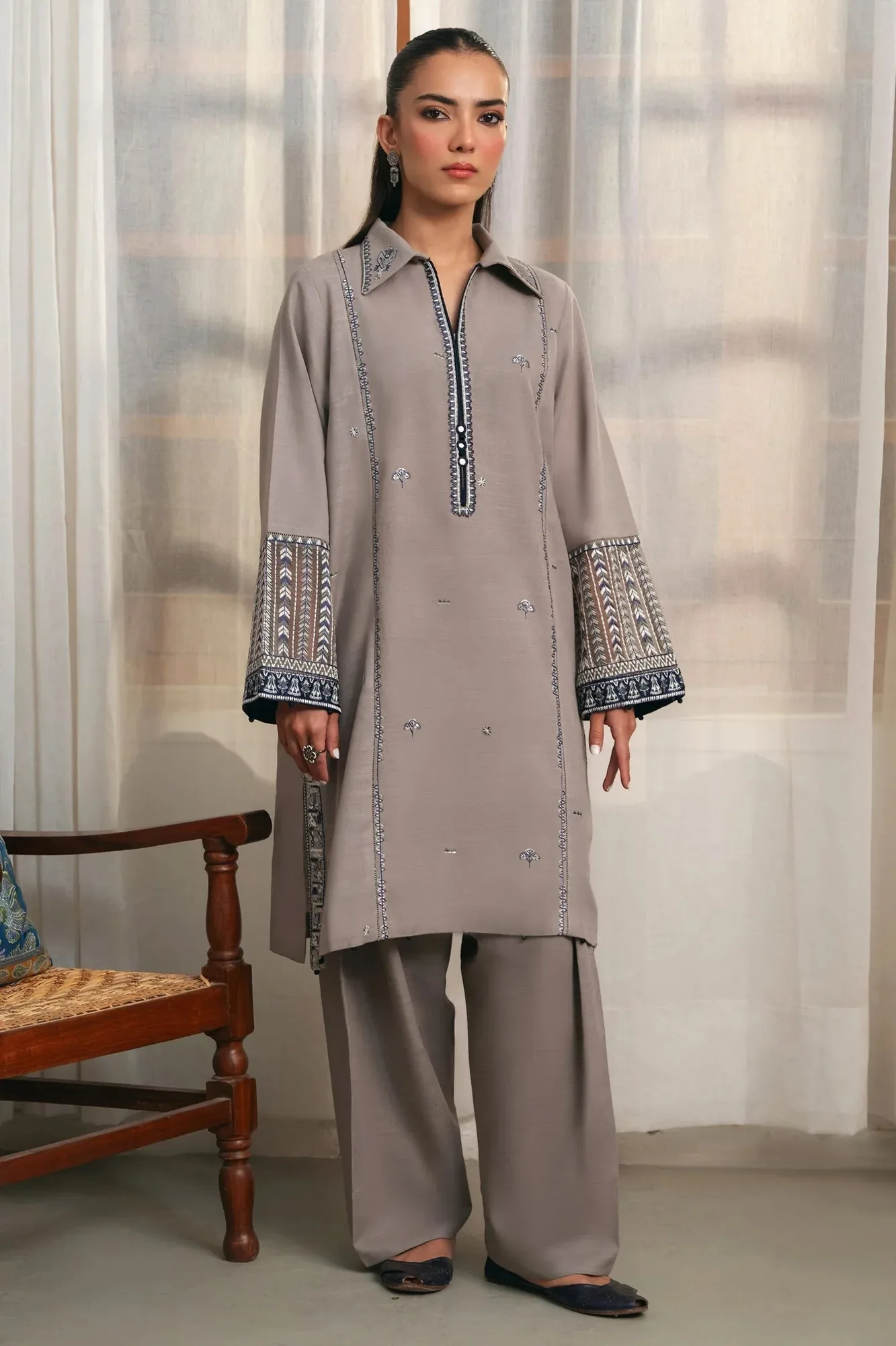 Zaha Aangan Ready to Wear Grey – view 1 – Poshaq