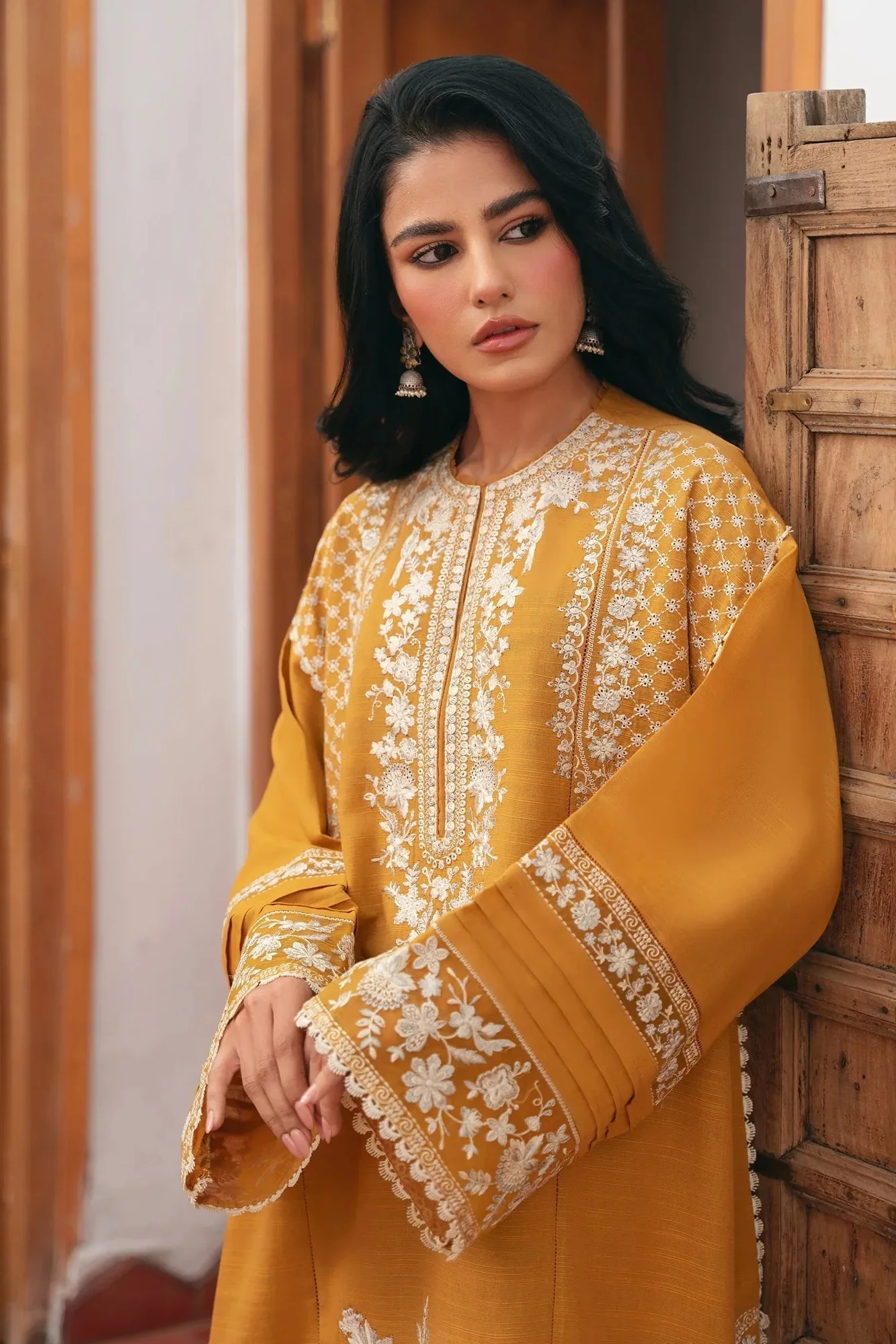 Zaha Aangan Ready to Wear Cream – view 2 – Poshaq
