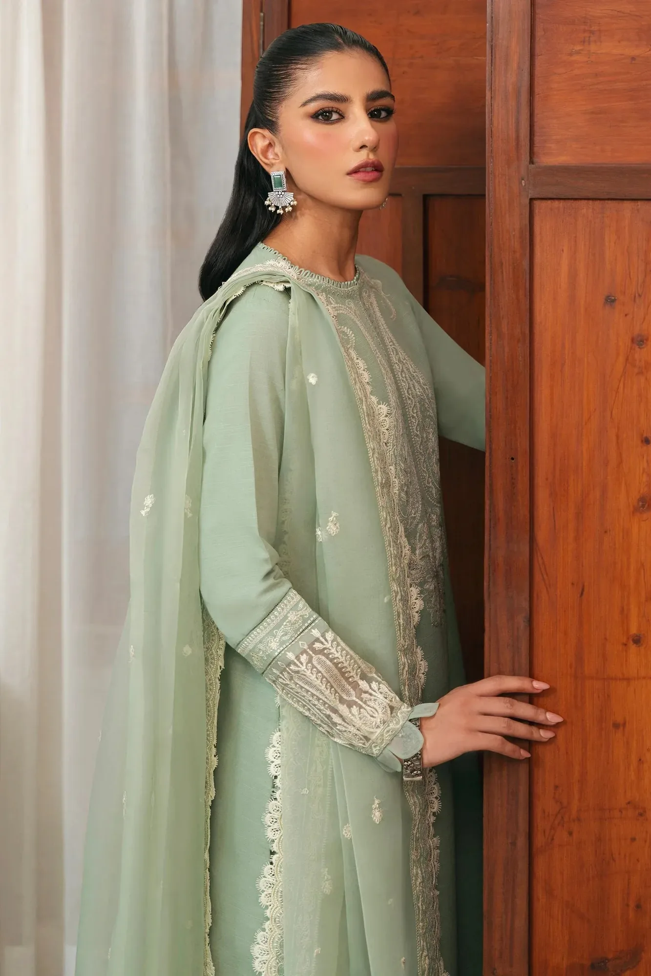Zaha Aangan Ready to Wear Green – view 3 – Poshaq