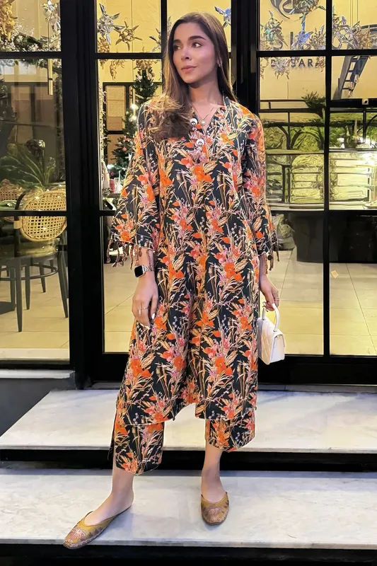 Zaha Trechic Pret 24 Orange Khaddar – view 1 – Poshaq